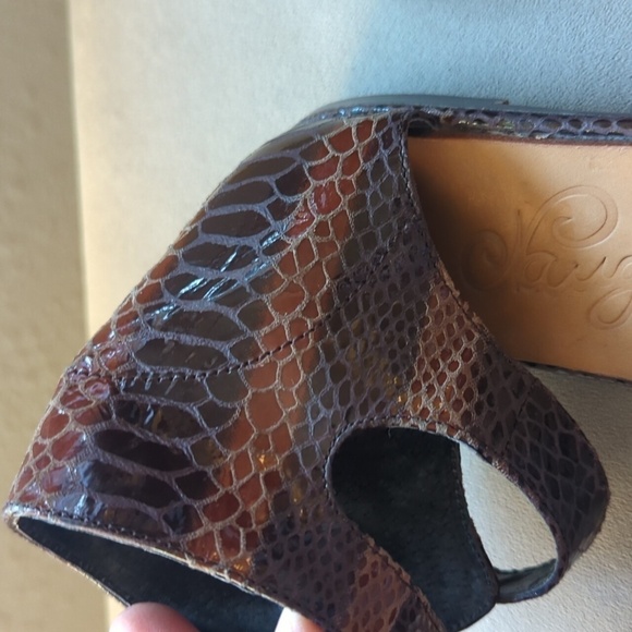 Naughty Monkey Women's Gladis was Here Sandal Size 8 1/2 M Chocolate Leather - Picture 3 of 11